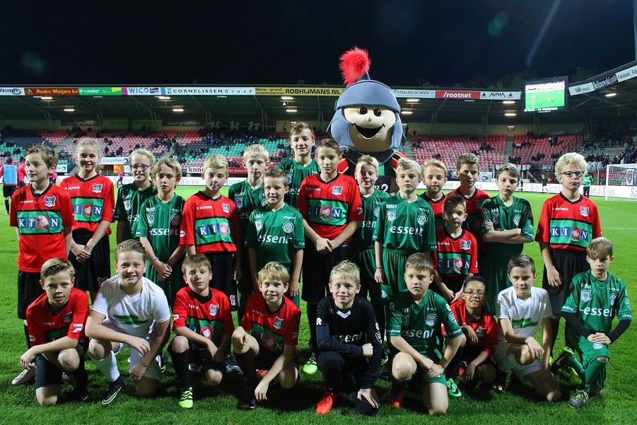 Foto's mascottes N.E.C. - FC Groningen