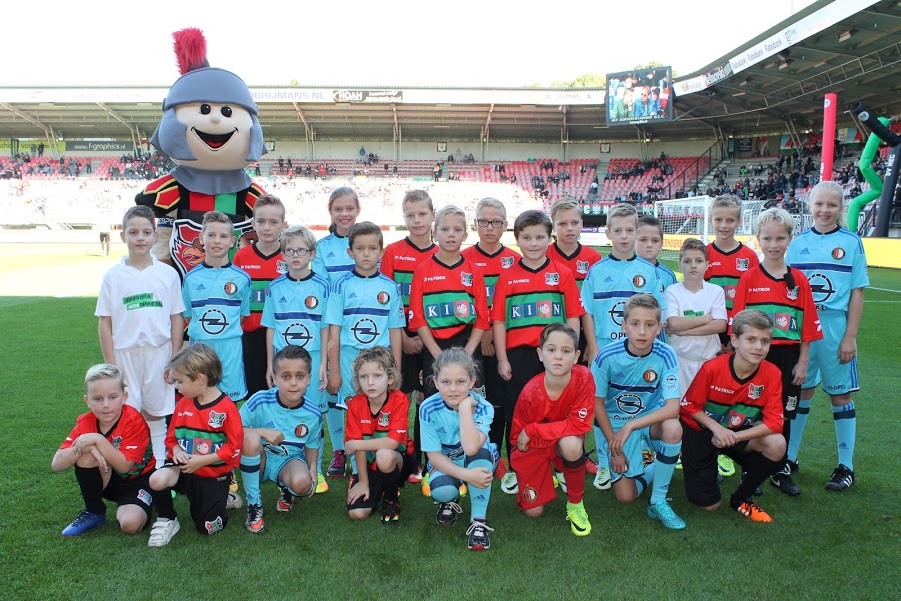 Foto's mascottes N.E.C.-ADO Den Haag en N.E.C.-Feyenoord