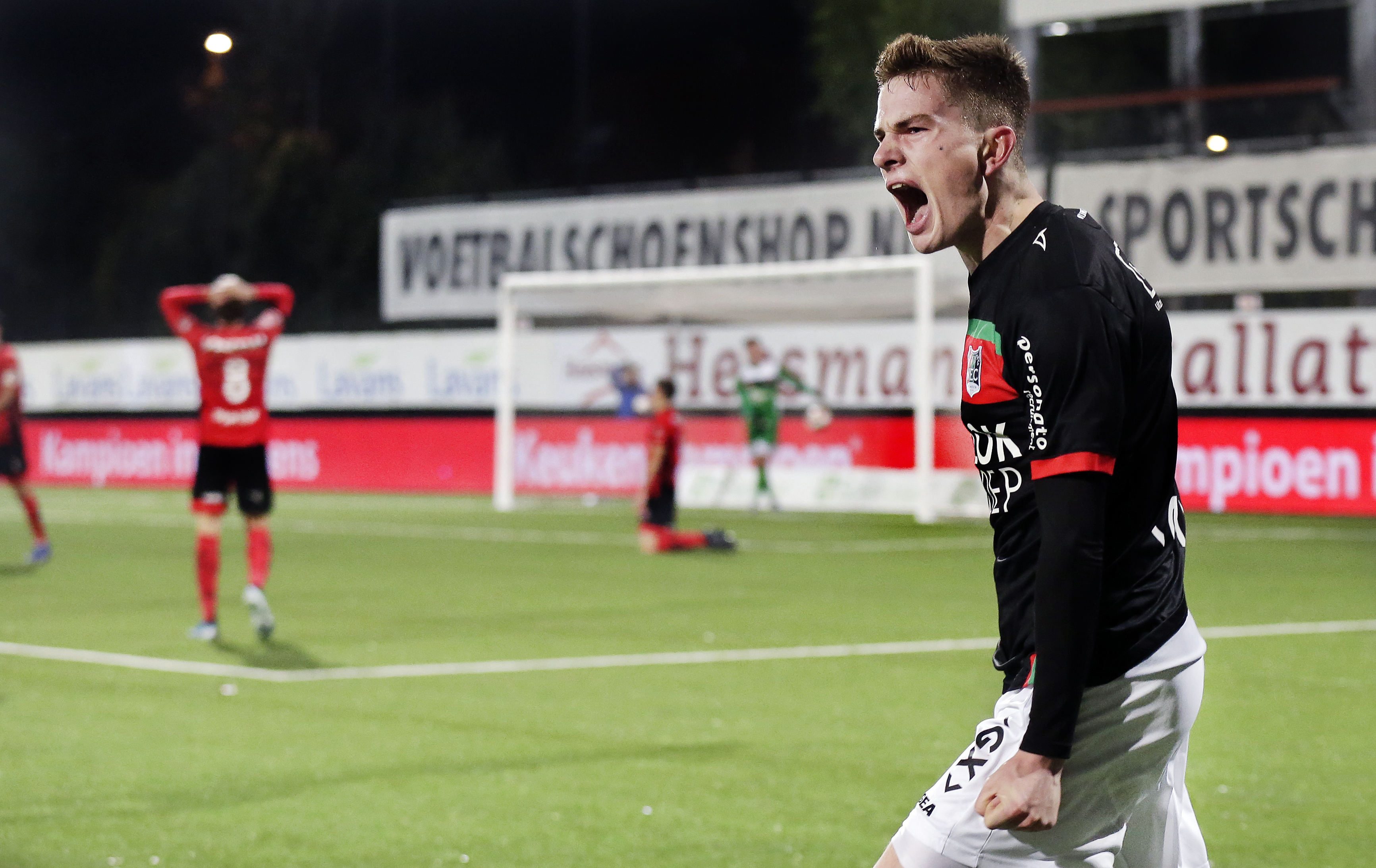 Tom van de Looi scoort in de 91e minuut