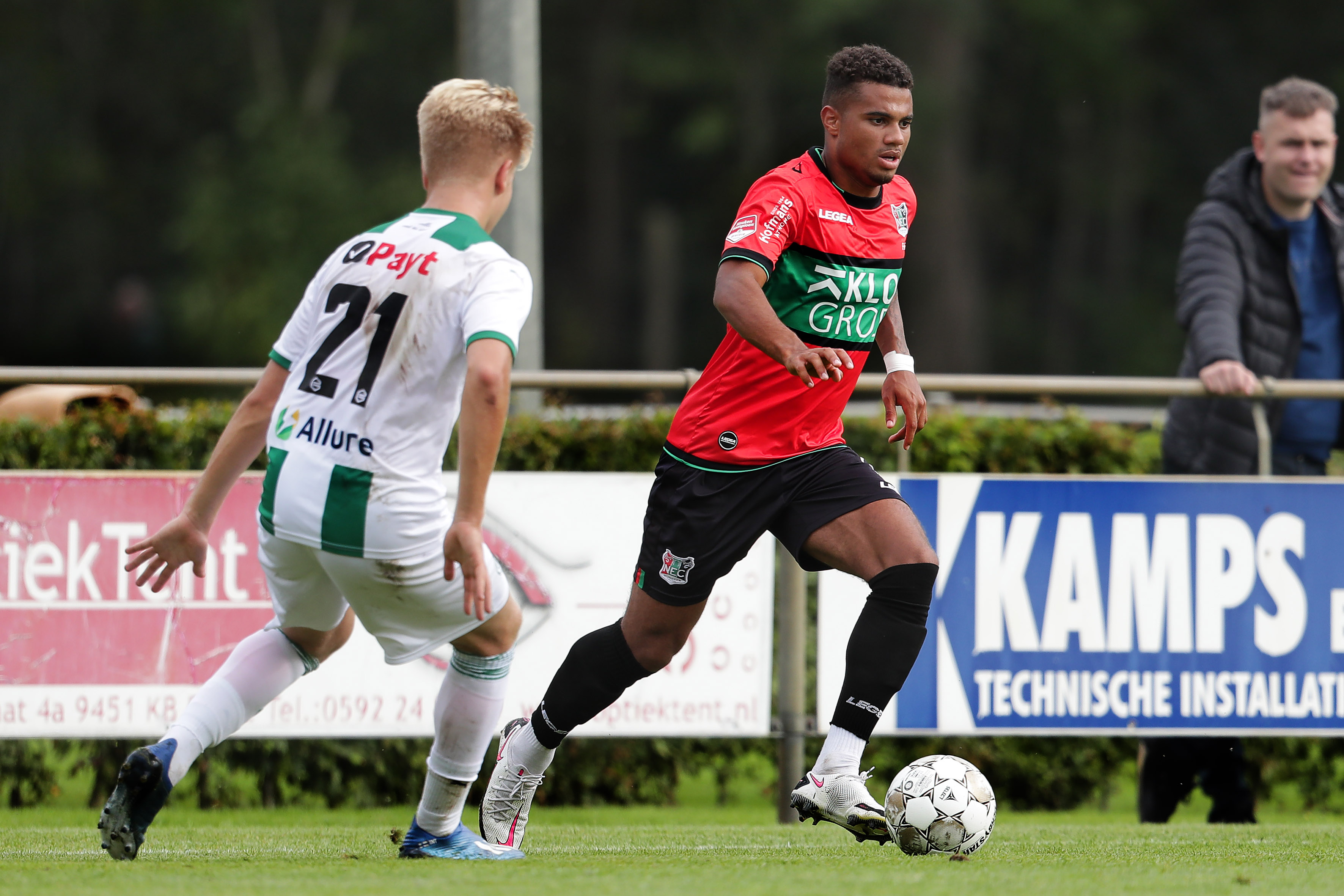 N.E.C. knokt zich naar doelpuntrijk gelijkspel tegen FC Groningen