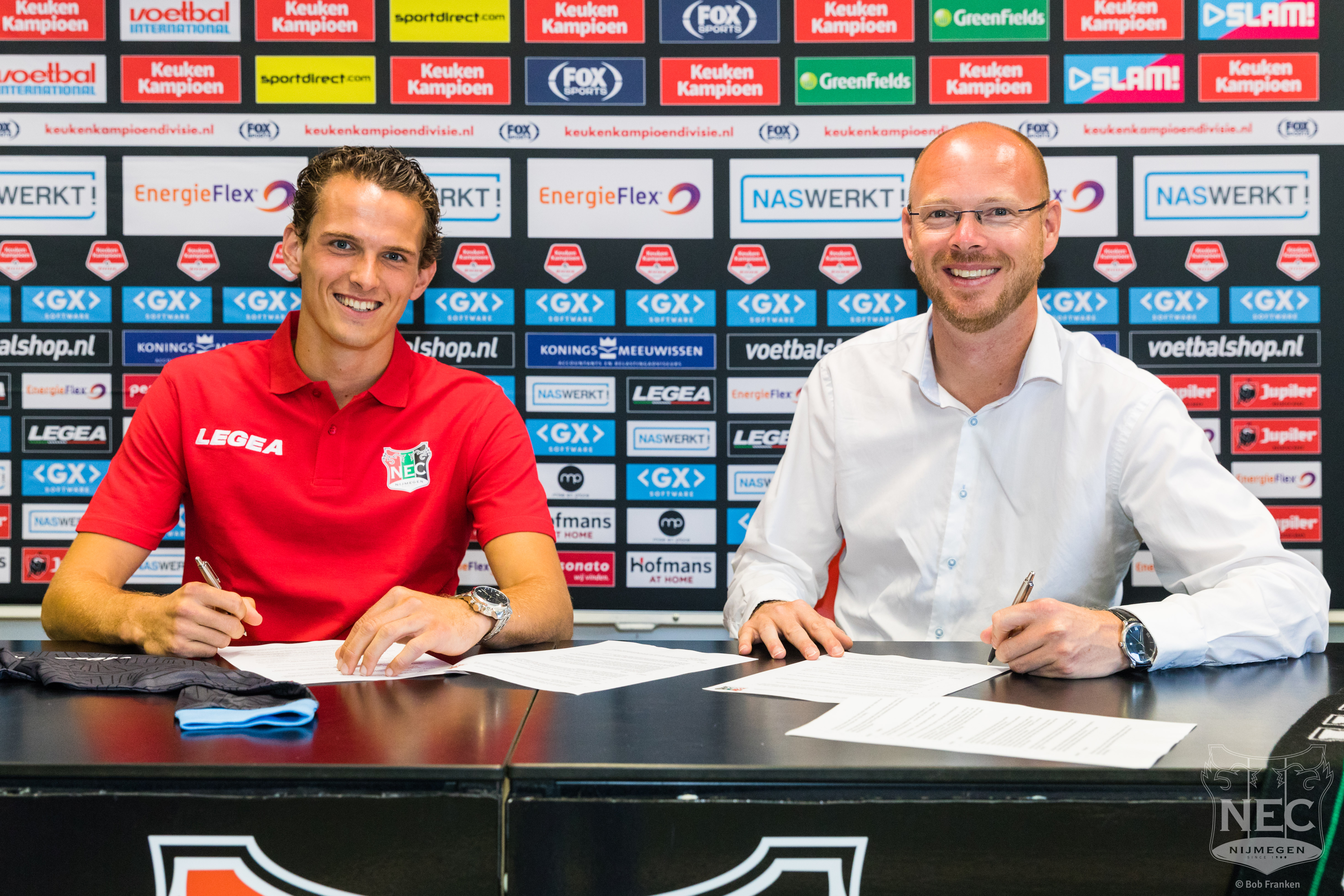 N.E.C. bindt doelman Norbert Alblas