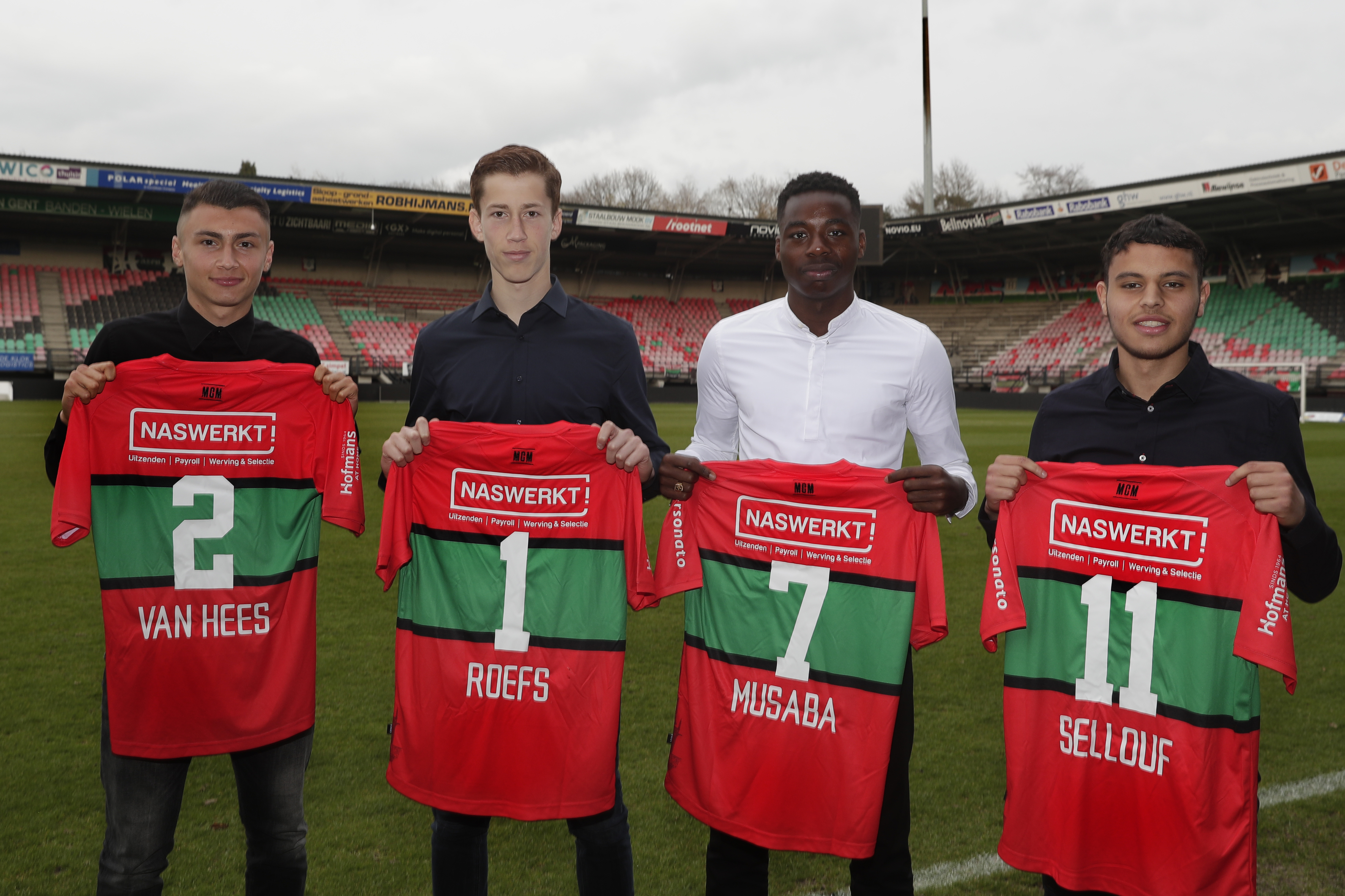 Vier jeugdexponenten tekenen eerste contract bij N.E.C.