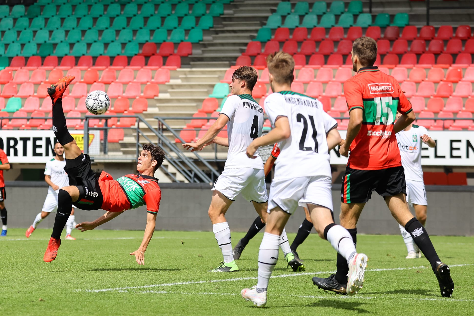 N.E.C. speelt alsnog gelijk in laatste oefenduel  