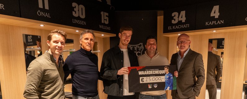 N.E.C., Robin Roefs en SEG overhandigen cheque van € 25.000,- aan V.V. Heeswijk