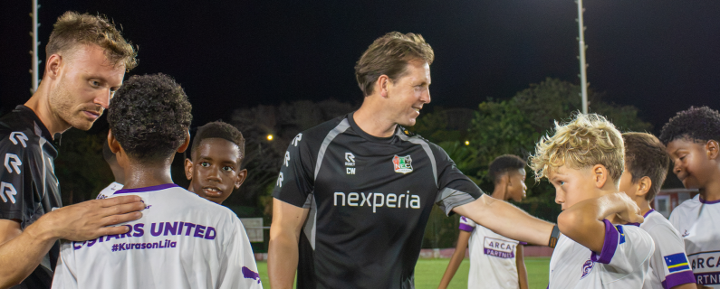 N.E.C. Voetbalacademie geeft trainerscursus op Curaçao