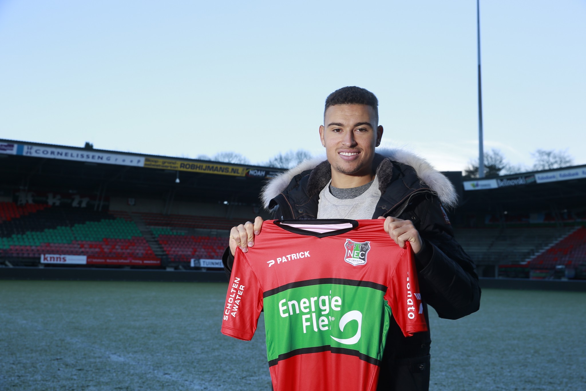 N.E.C. verwelkomt Jordan Larsson