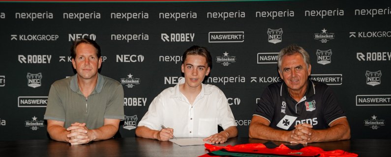 Jarige Siem Rutten tekent eerste profcontract 