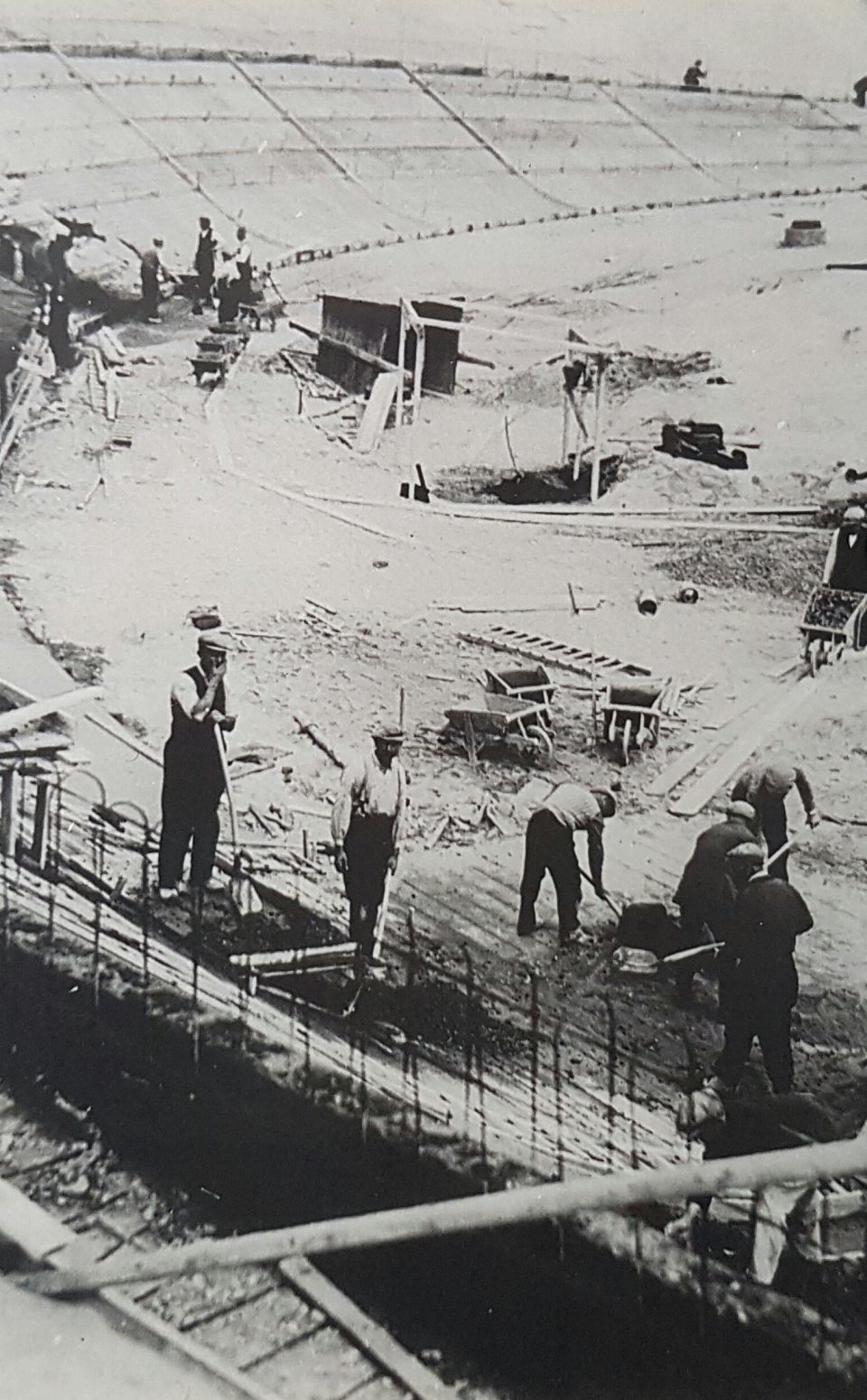 24929_fullimage_1930%20-%201940%20bouwen%20en%20uitgraven%20goffertstadion_960x1550_1588x1323.jpg