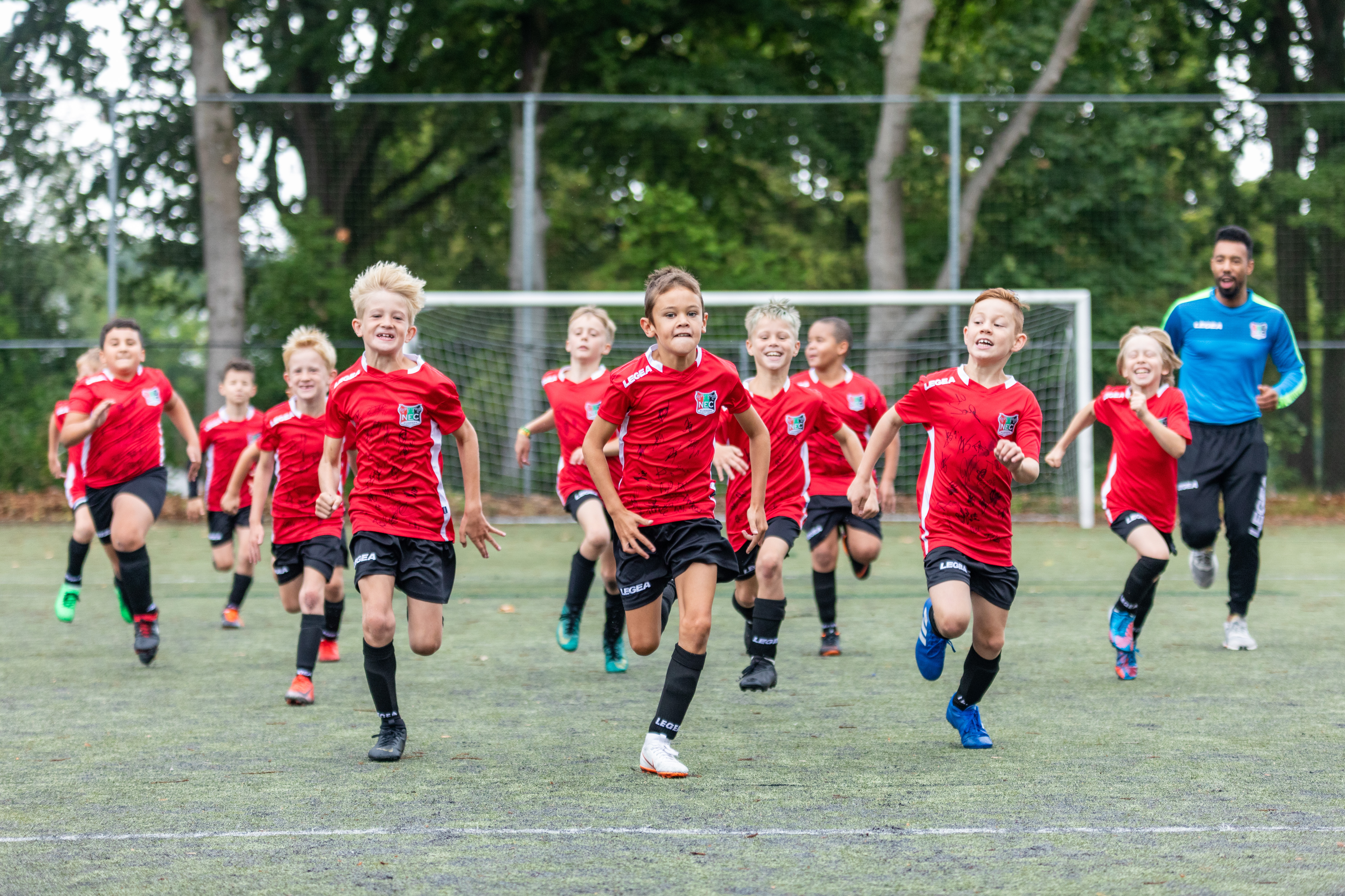 Kom jij 10 weken trainen bij de N.E.C. Nijmegen Voetbalschool?