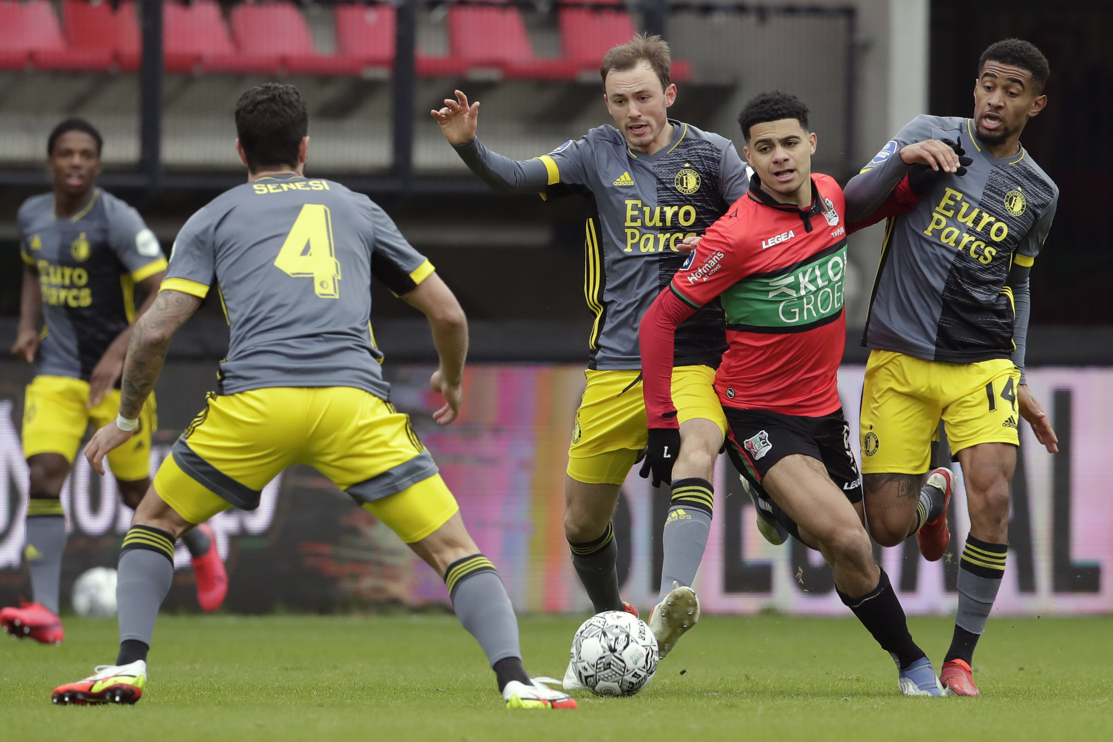 Feyenoord loopt N.E.C. na rust onder de voet