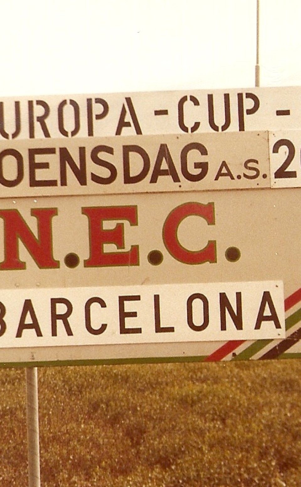 24936_fullimage_1980%20-%201990%20nec%20barcelona%20bord_960x1550_498x388.jpg