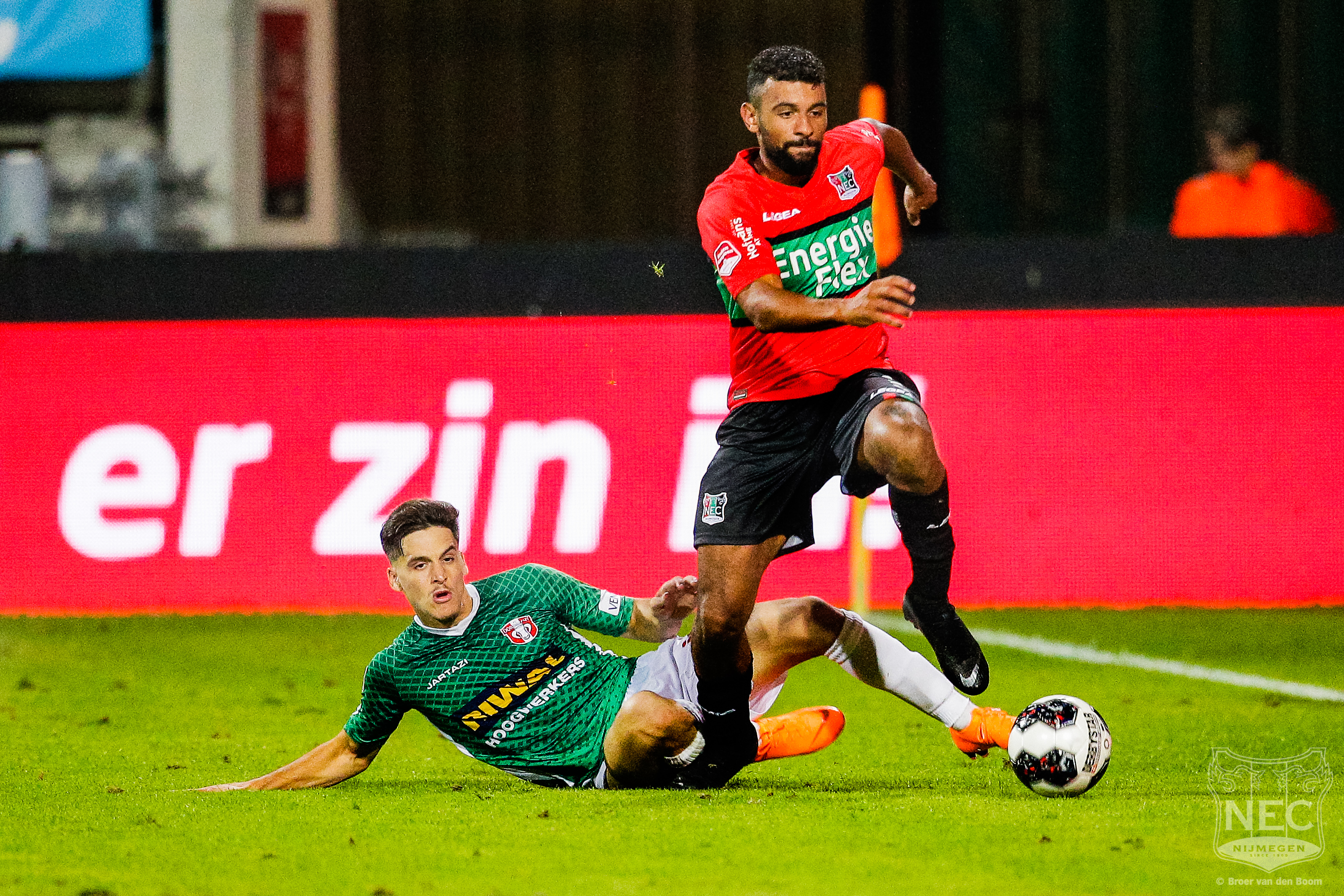 N.E.C. boekt benauwde 1-0 overwinning op FC Dordrecht