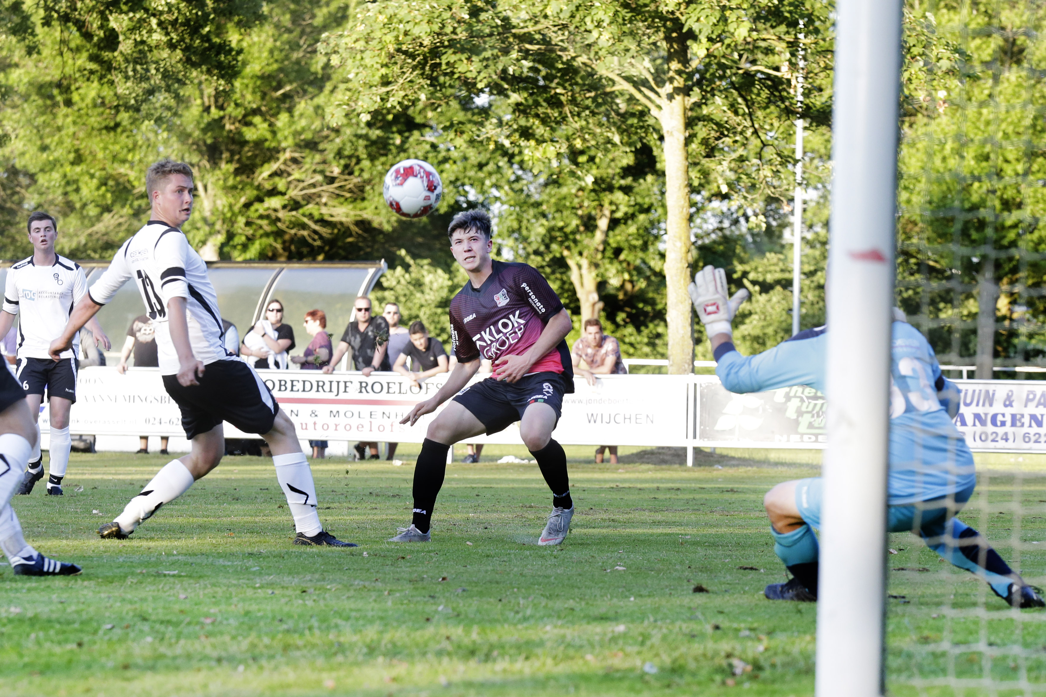 N.E.C. opent seizoen met ruime overwinning op de Overasseltse Boys