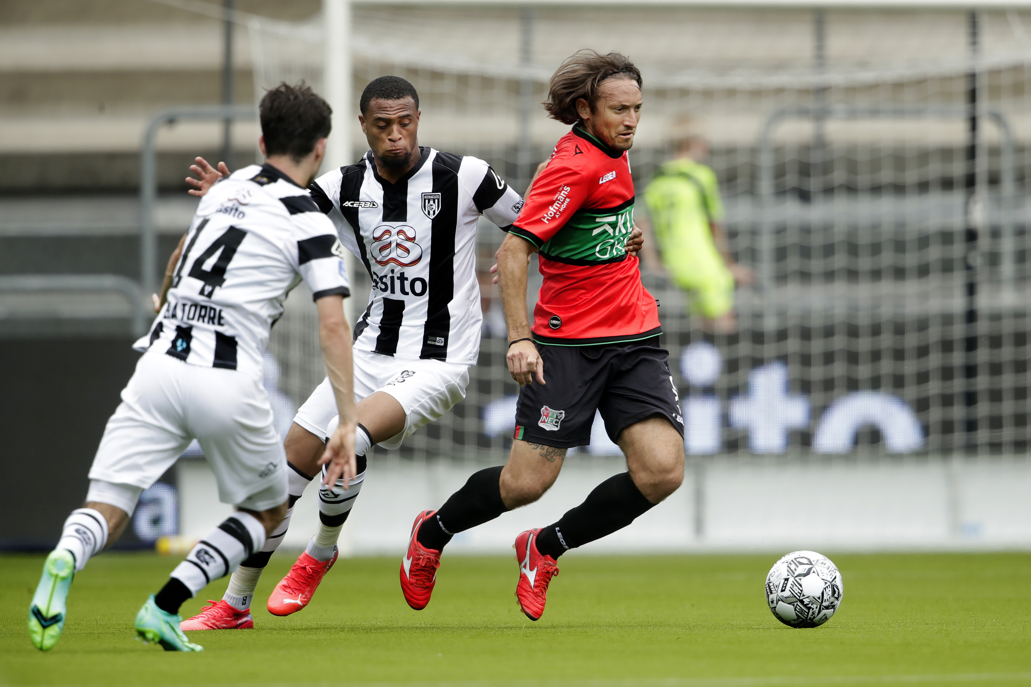 Effectief N.E.C. verslaat ook Heracles