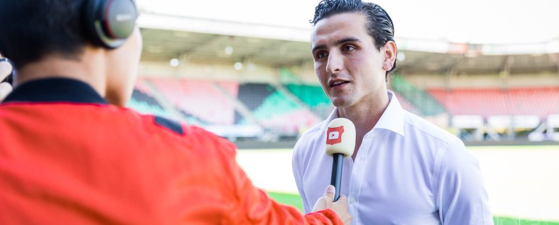 N.E.C. TV: jeugdspelers tekenen hun eerste profcontract
