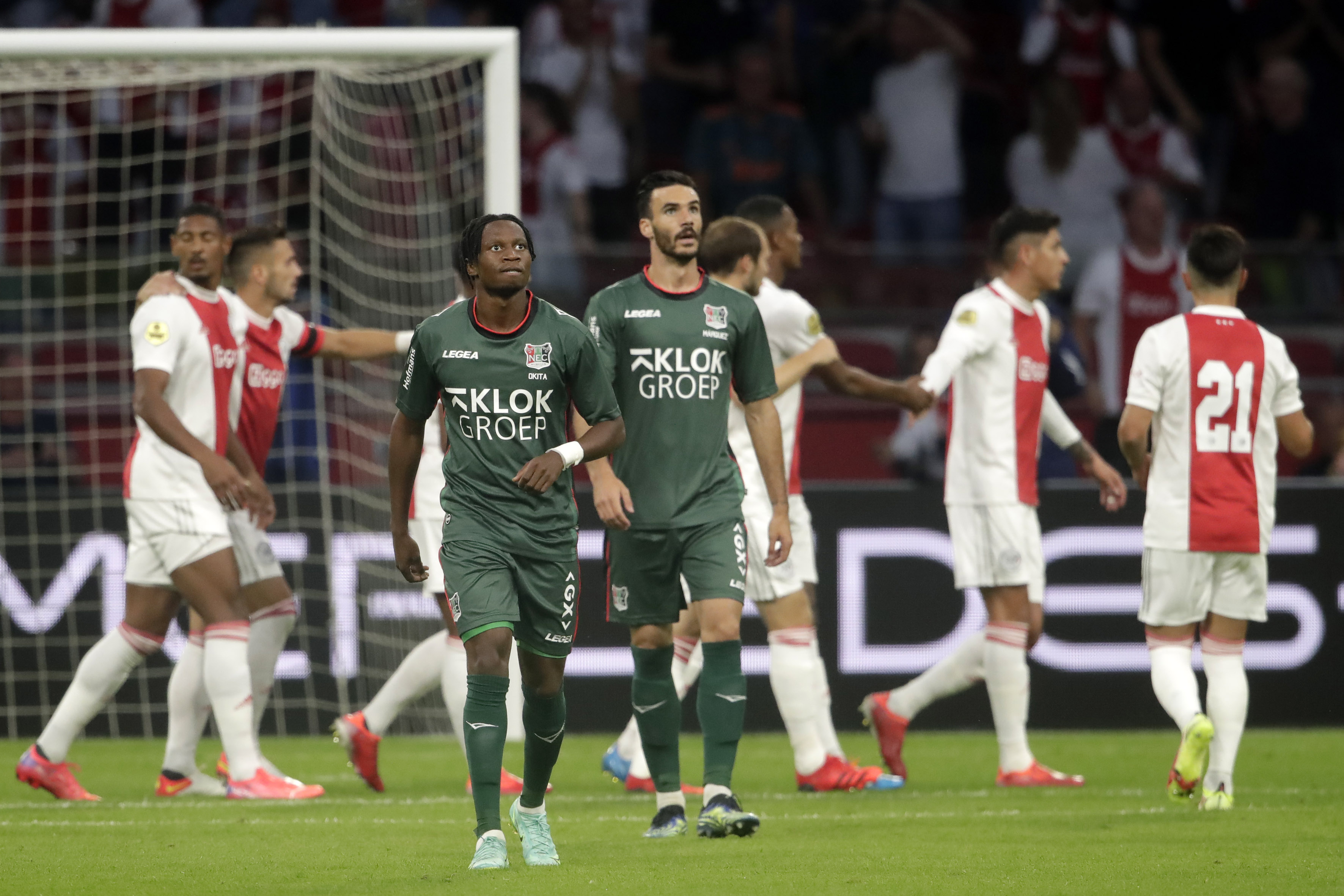 Effectief Ajax wint na vijf goals in eerste helft