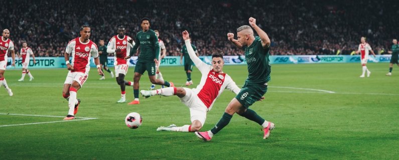 N.E.C. en Ajax verdelen de punten in Amsterdam