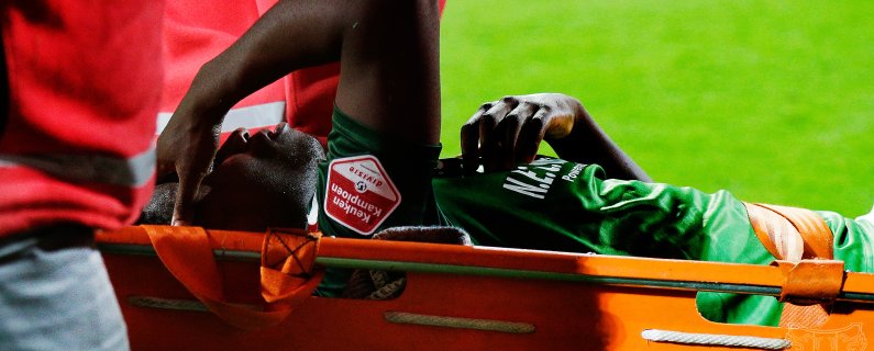 Jonathan Okita houdt hersenschudding over aan botsing tijdens duel met Jong PSV