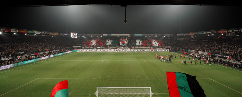 N.E.C. VECHT zich met tien man tot EEN PUNT tegen Ajax | Binnenin #NECAJA