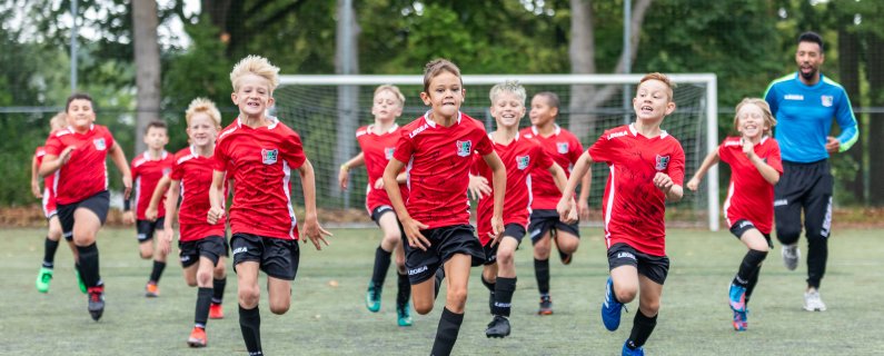 Kom jij 10 weken trainen bij de N.E.C. Nijmegen Voetbalschool?